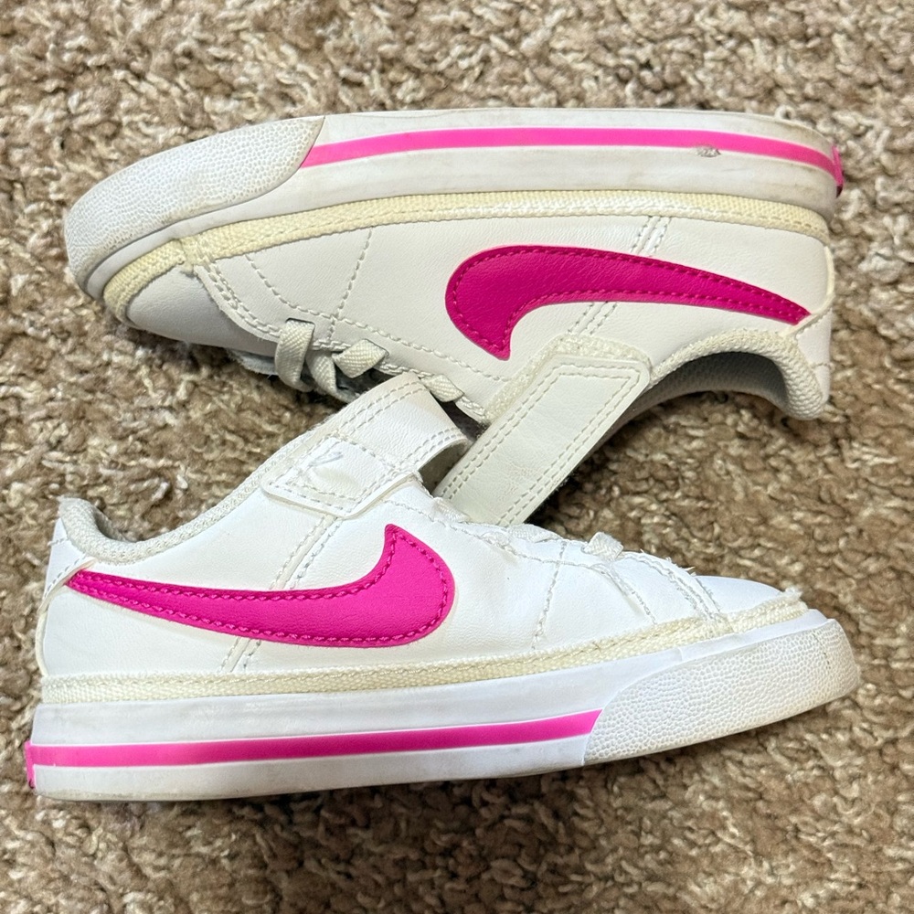 Nike Kids Sneakers in White and Pink